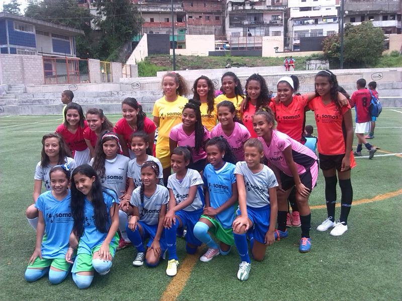 ENTREGA DE IMPLEMENTOS DEPORTIVOS A LAS ESCUELAS DE FUTBOL DE PETARE - SOMOS UN GOL POR CARACAS 2015